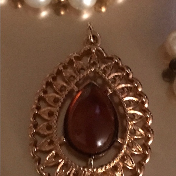 Vintage Sarah Coventry Goldtone Teardrop Pendant - Picture 4 of 5